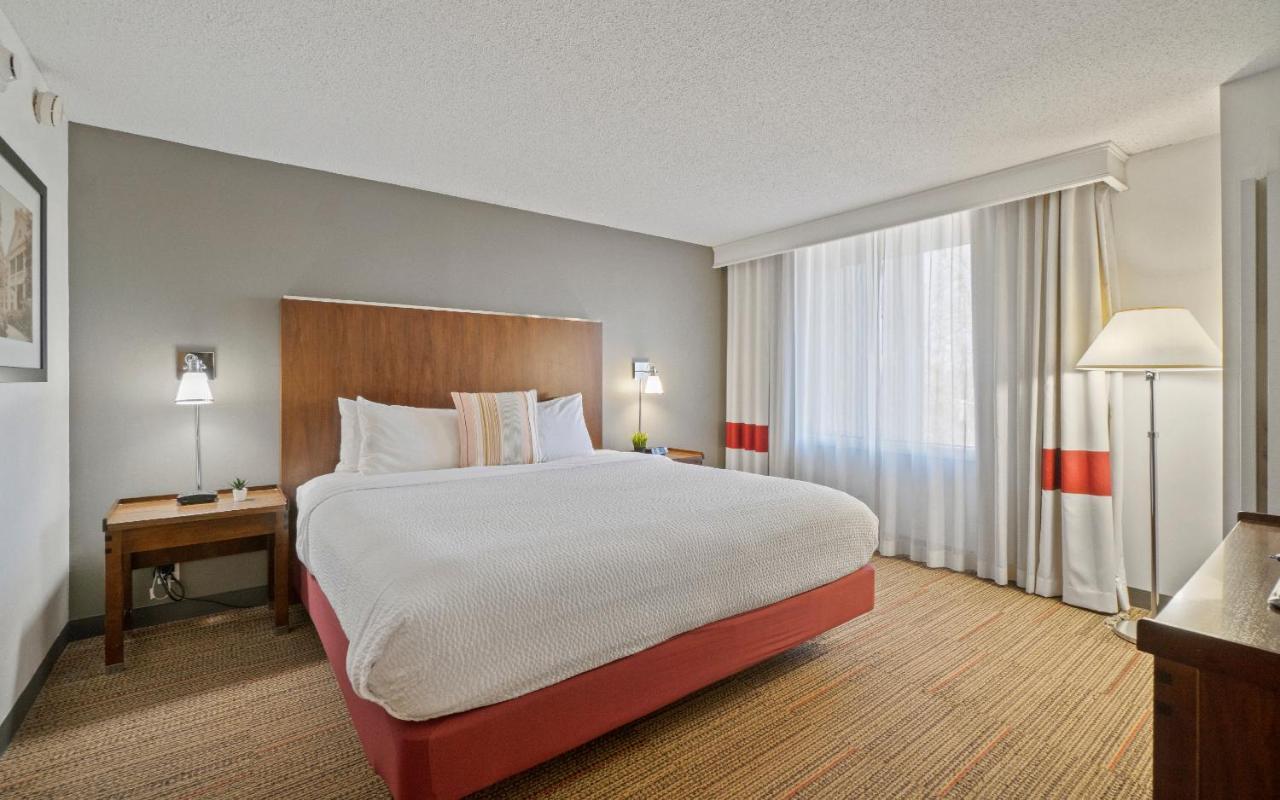 Deluxe King Suite